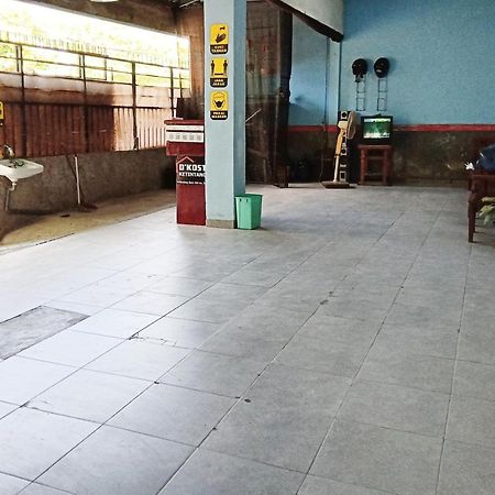 D'Kost Ketintang Hotel Surabaya Buitenkant foto