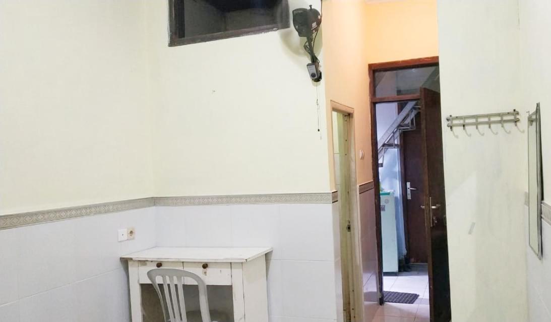 D'Kost Ketintang Hotel Surabaya Buitenkant foto