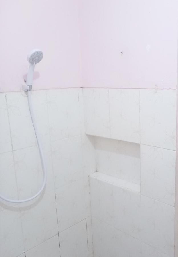 D'Kost Ketintang Hotel Surabaya Buitenkant foto