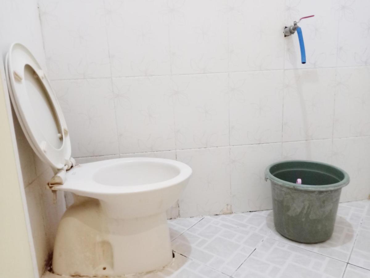 D'Kost Ketintang Hotel Surabaya Buitenkant foto